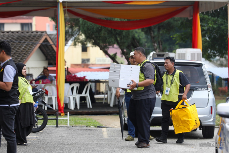 Elections: polling closes as EC begins tallying votes