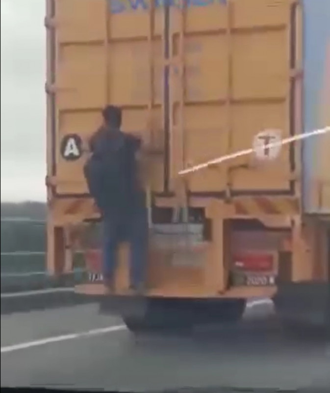  Cops looking for man seen clinging to rear of trailer 