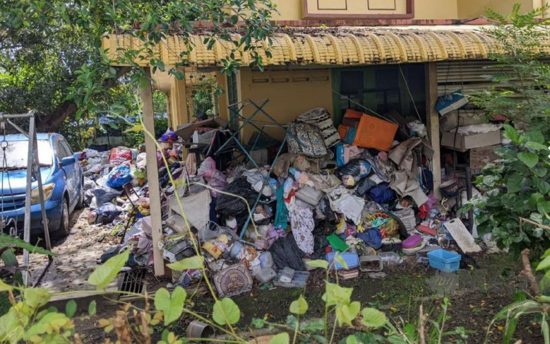 Civil Defence personnel rescue woman from house 'drowning' in trash