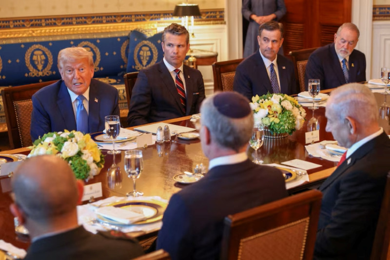 Netanyahu meets Trump at White House as Israel, Hamas discuss ceasefire