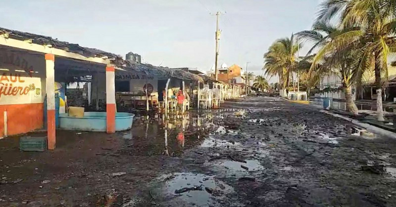 Hurricane Kay hits northwest Mexico before weakening