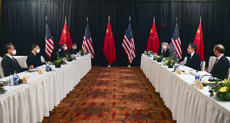 US, China trade barbs as talks begin on sour note
