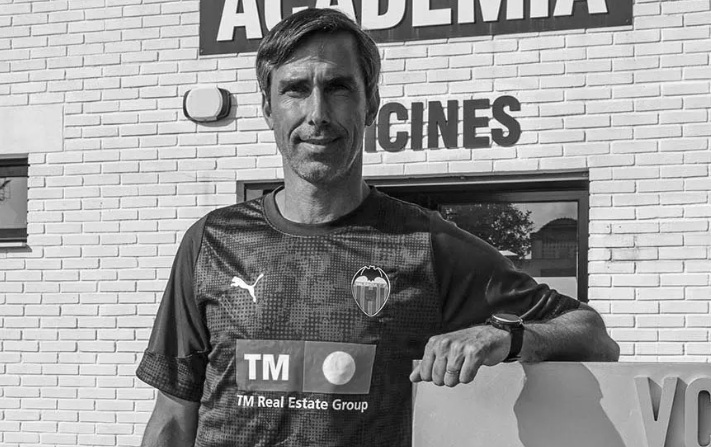 Valencia coach Fernando Martin dies in Indonesia boat accident