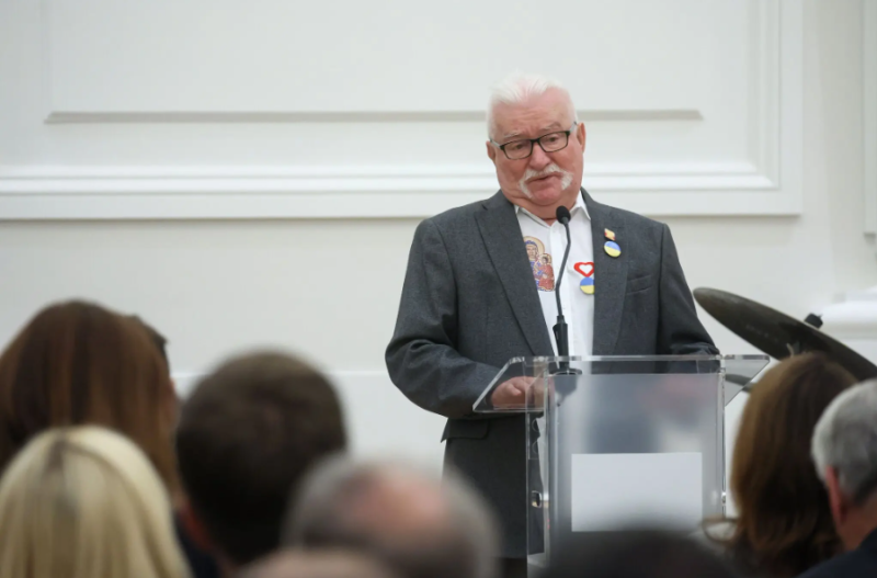 Polish Cold war hero Lech Walesa ‘disgusted’ by Trump’s meeting with Ukraine president