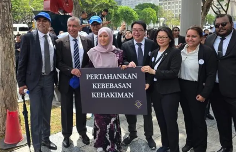 Izzah marches with lawyers, calls for independent tribunal to set up