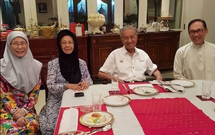Anwar remembers ‘Kak Hasmah’ as gentle, strong and motherly