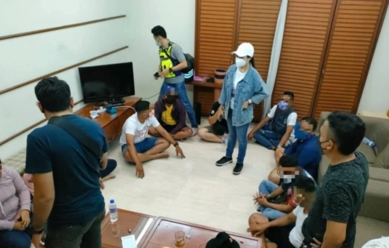 2 cops among 14 held at Changkat Raja Chulan wild party