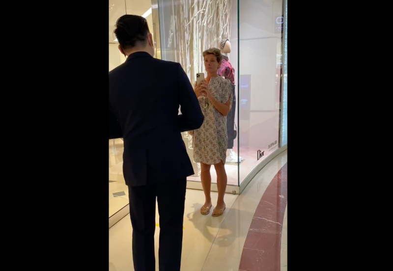 Anti-mask Caucasian woman picks fight with mall staffers who refuse her entry