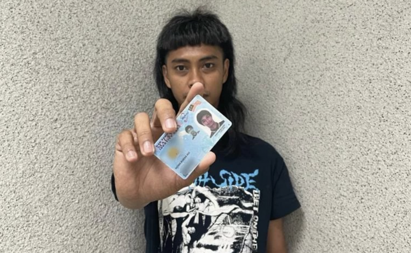 After 16-year ordeal, Sabah-born stateless man finally gets MyKad