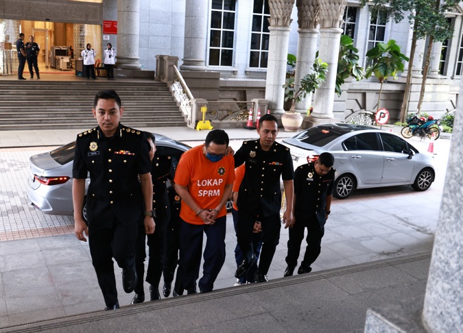 MACC remands ex-CEO and holding company chairman over RM300m share sale probe