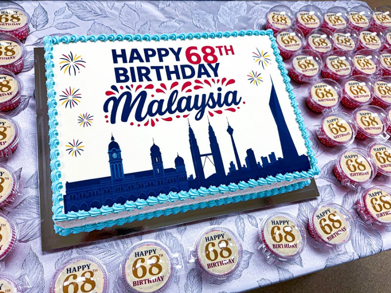 Merdeka Day: Singapore Immigration officers present their Malaysian counterparts with cake, cupcakes