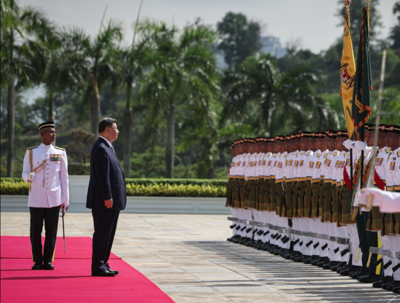 Chinese President Xi accorded state welcoming ceremony at Istana Negara