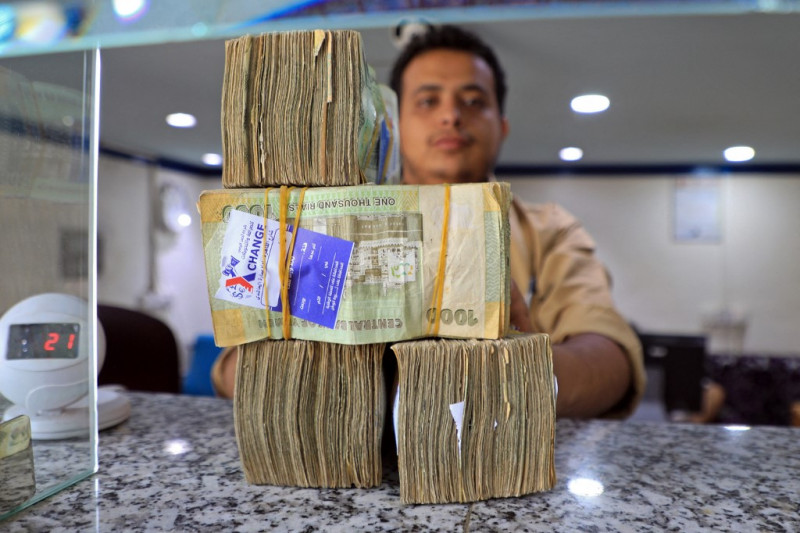 Yemen currency clash deepens crisis in war-torn country