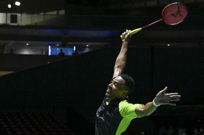 Favela kid Coelho helps make badminton smash in Brazil