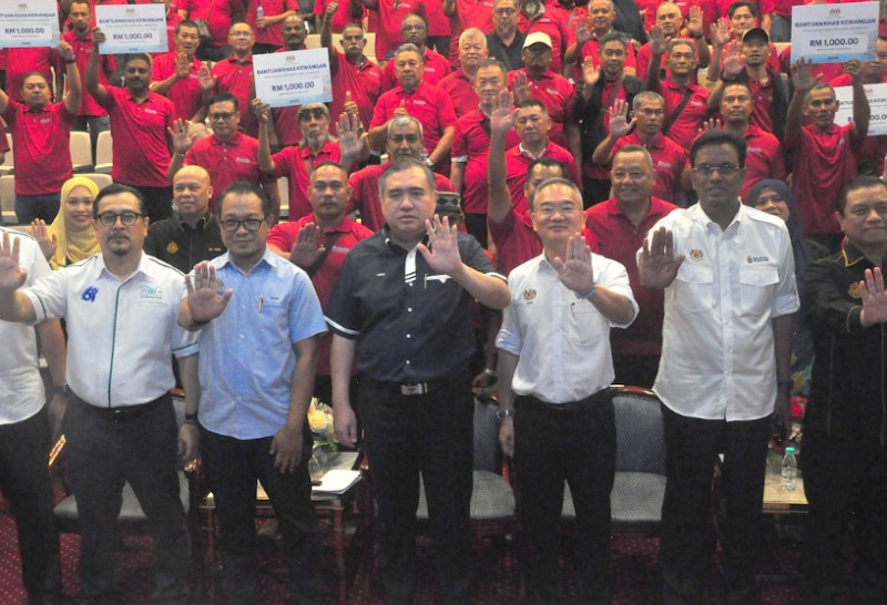 RM1,000 aid for taxi drivers nationwide, not just in Melaka – Anthony Loke 