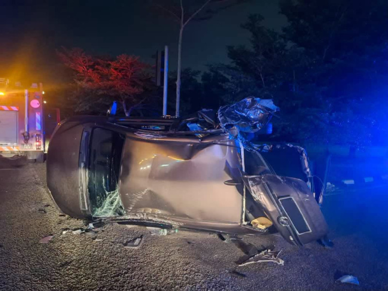 Anwar reaches out to journalists injured in crash en route to Bagan Datuk