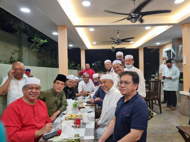 Zahid attends reunion dinner, despite ban on large gatherings yet to be lifted