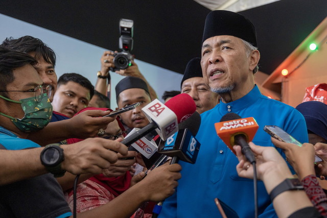 Felcra implements four mega indoor broiler chicken farms: Zahid