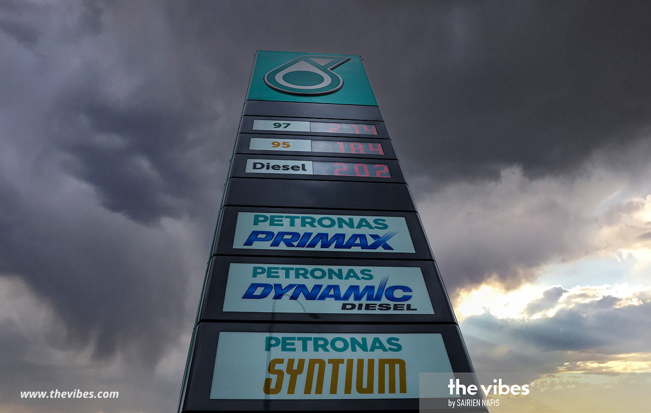 Sarawak has gone to court over Petronas’ refusal to pay a 5% sales tax – and the state won. – The Vibes file pic, April 25, 2021