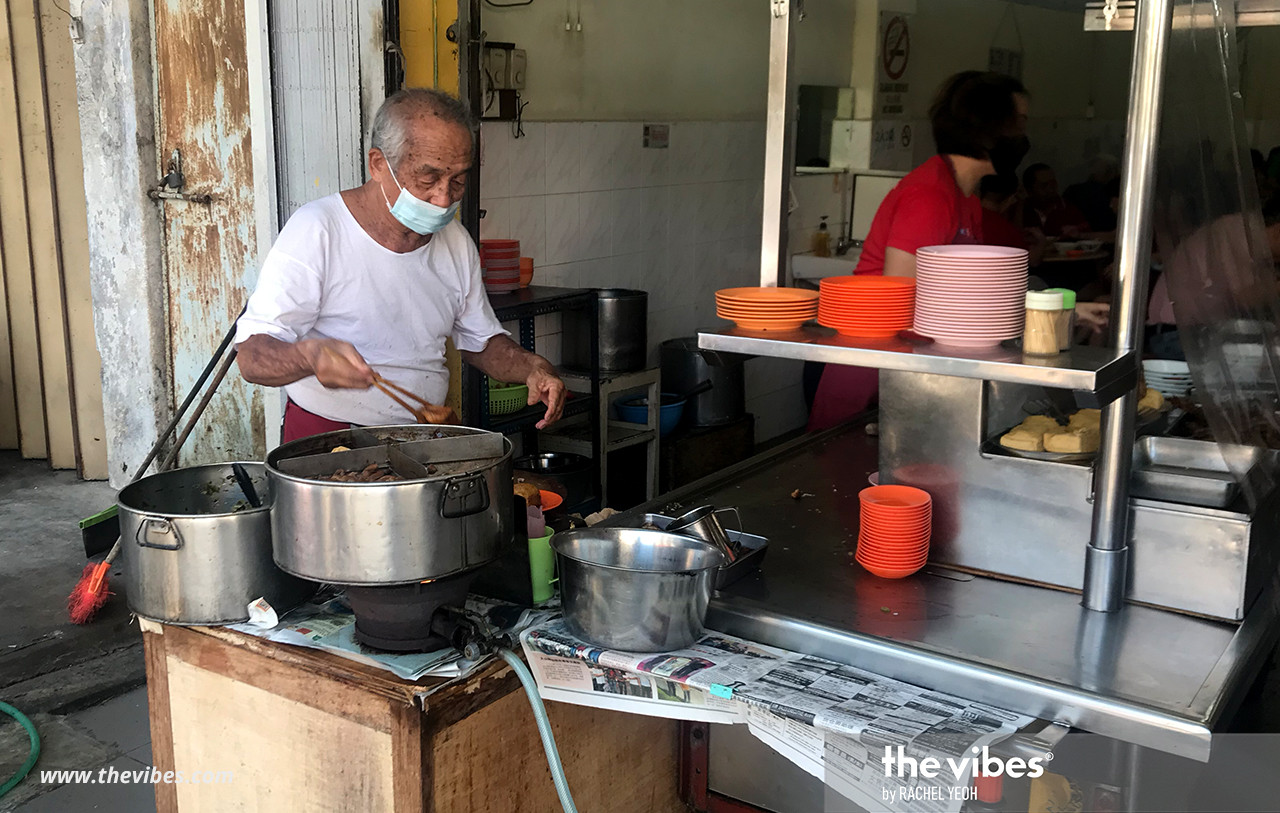 Ong busy at work. – RACHEL YEOH/The Vibes pic