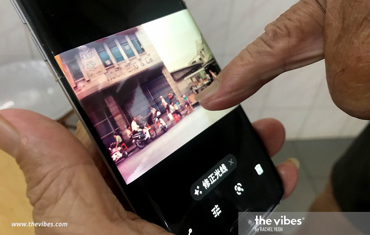 Ong reminiscing the times when he manned a stall at Chulia Street in 2000. – RACHEL YEOH/The Vibes pic