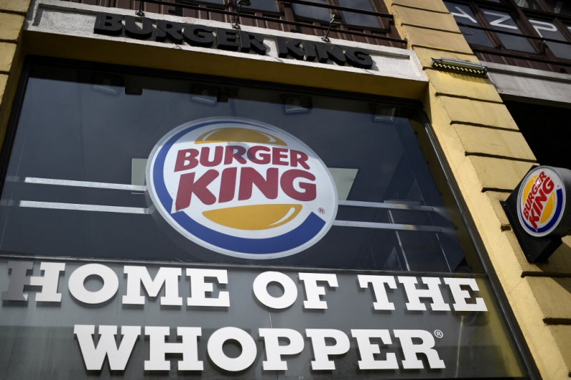 Burger King sorry over 'Women belong in the kitchen' tweet 