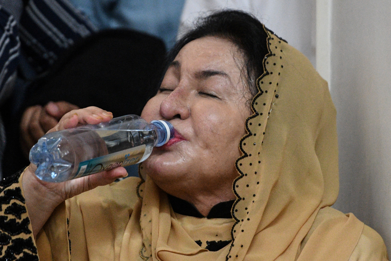 Bersatu Youth information chief Ashraf Mustaqim says the party demands that Datin Seri Rosmah Mansor (pic) be treated like a normal person and not like an aristocrat simply because she is the wife of a 'big shot', being given special treatment and allowed to exit the country. – AFP pic, December 4, 2021
